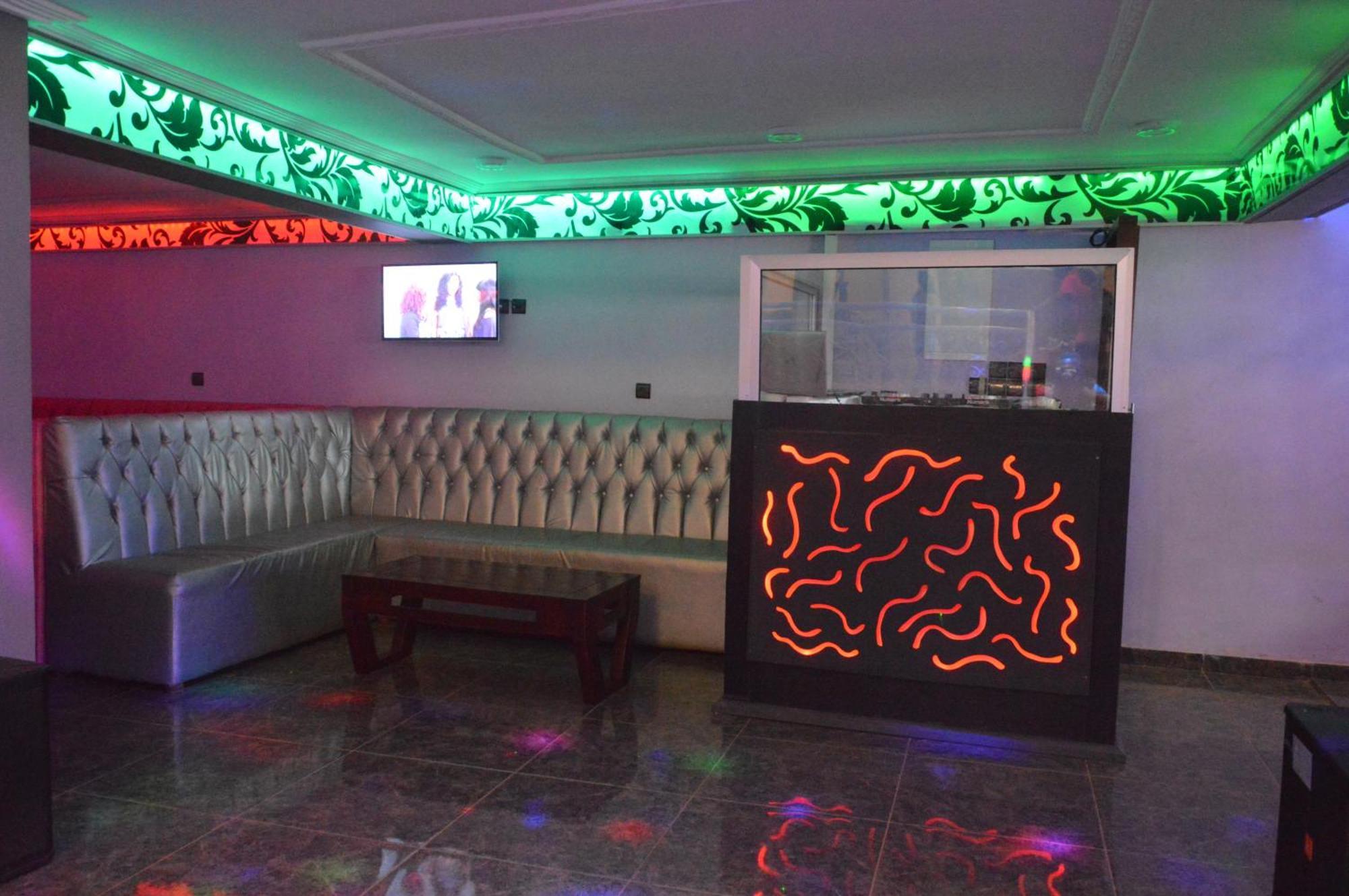 Nikita Hotel ياوندي المظهر الخارجي الصورة